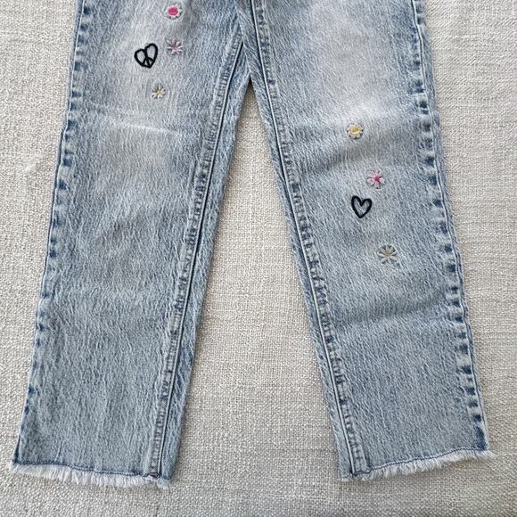 Cat & Jack Girl's Vintage Wash Cropped Embroidered Jeans VGUC 10 - Picture 2 of 8